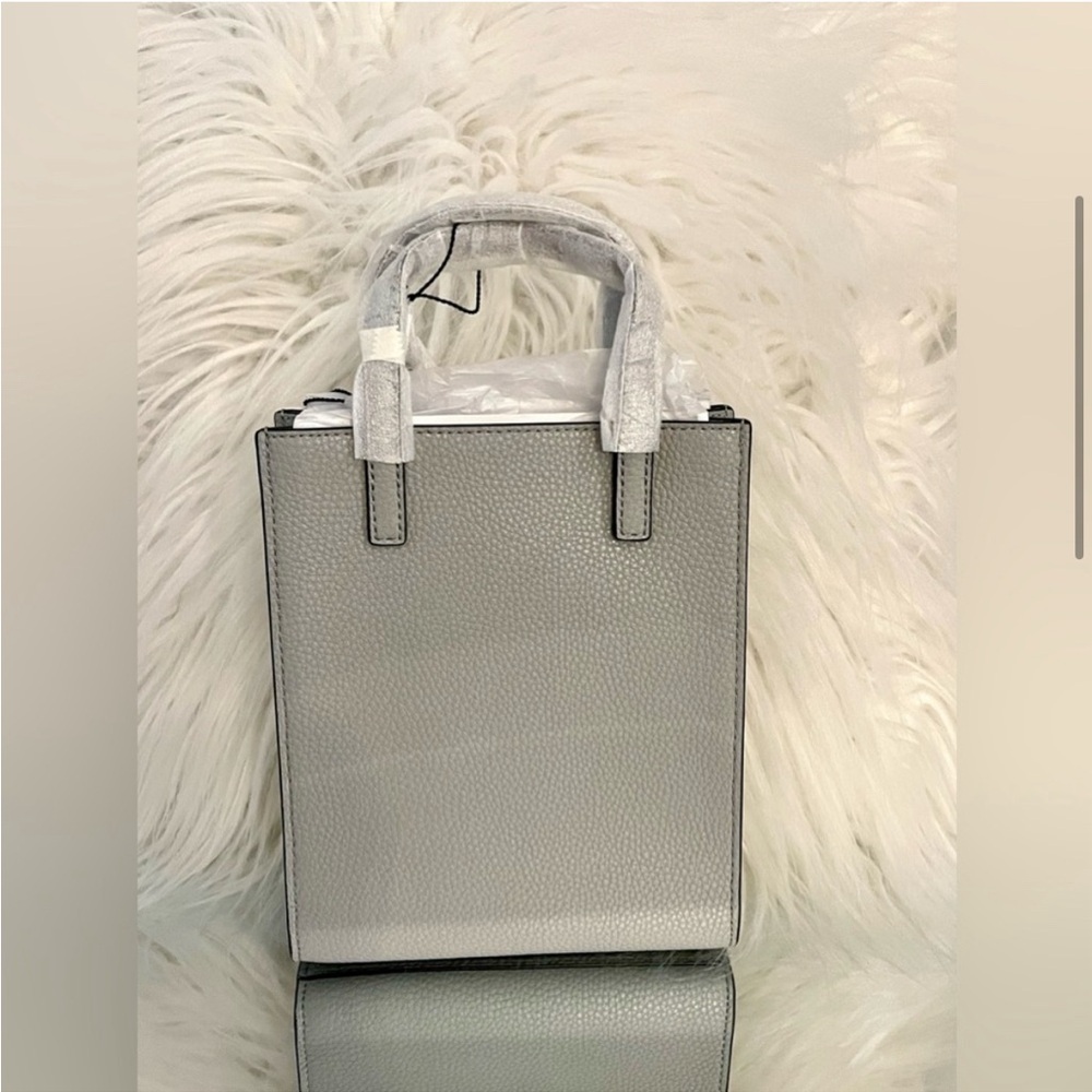 Marc Jacobs and Looney Toons collab! Featuring….BUGS BUNNY!! NWT Limited edition - Picture 3 of 8